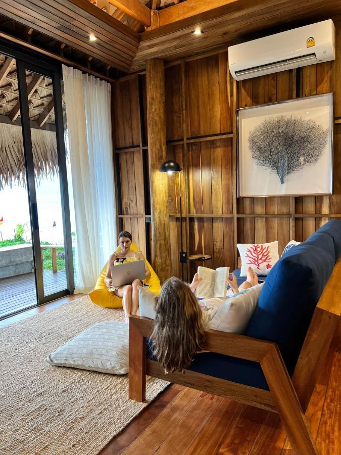 Sealord Naithon Beachfront Villa Dış mekan fotoğraf